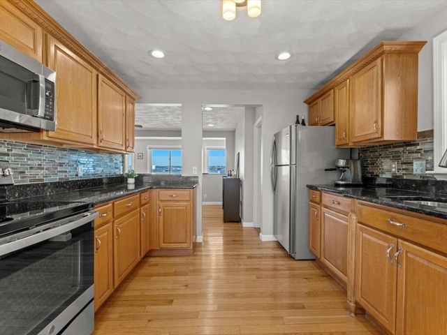 129A Wilson Rd, Nahant, MA 01908