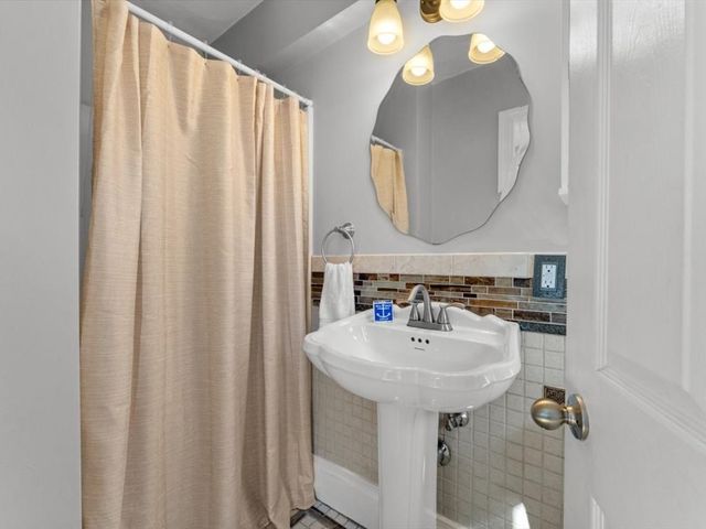 129A Wilson Rd, Nahant, MA 01908