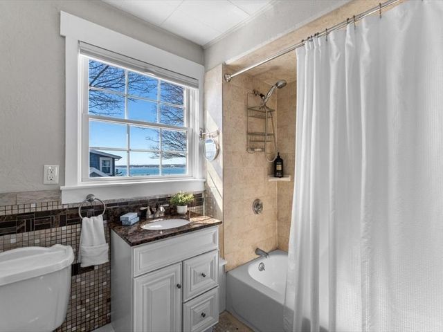 129A Wilson Rd, Nahant, MA 01908