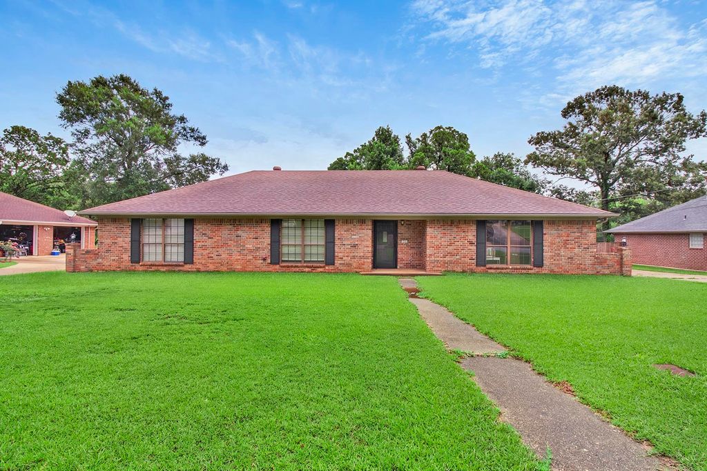 224 Goodnight Trl, Longview, TX 75604