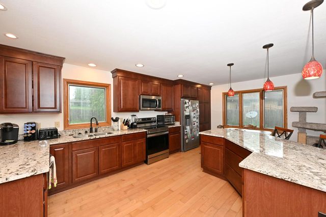 W154N8105 Elm LANE, Menomonee Falls, WI 53051