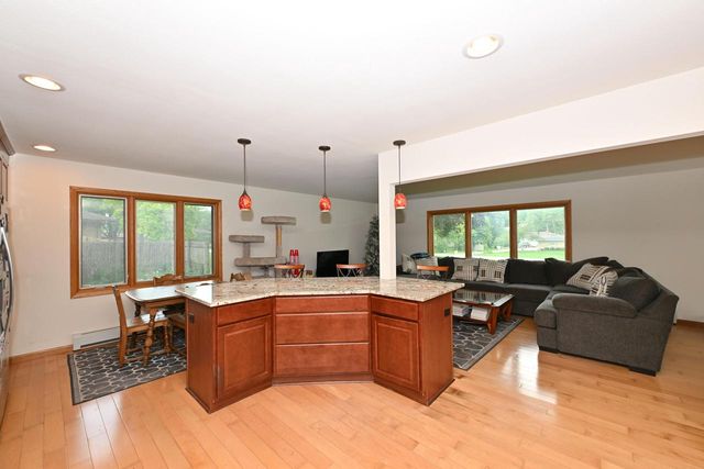 W154N8105 Elm LANE, Menomonee Falls, WI 53051