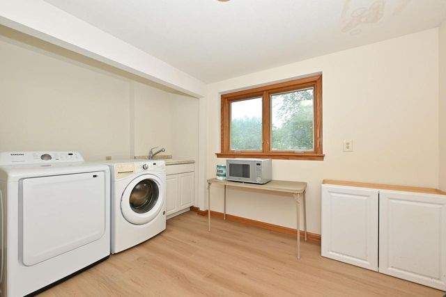 W154N8105 Elm LANE, Menomonee Falls, WI 53051