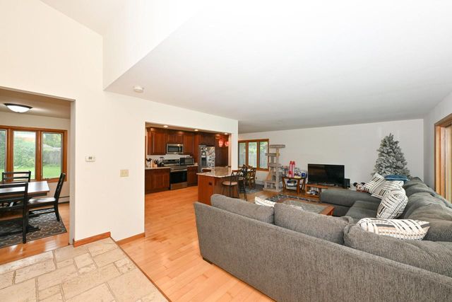 W154N8105 Elm LANE, Menomonee Falls, WI 53051