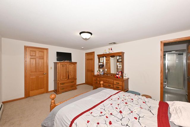 W154N8105 Elm LANE, Menomonee Falls, WI 53051