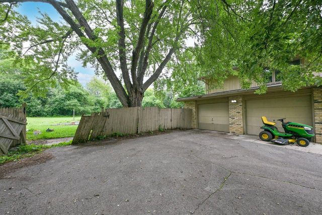 W154N8105 Elm LANE, Menomonee Falls, WI 53051