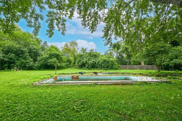 W154N8105 Elm LANE, Menomonee Falls, WI 53051