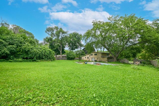 W154N8105 Elm LANE, Menomonee Falls, WI 53051