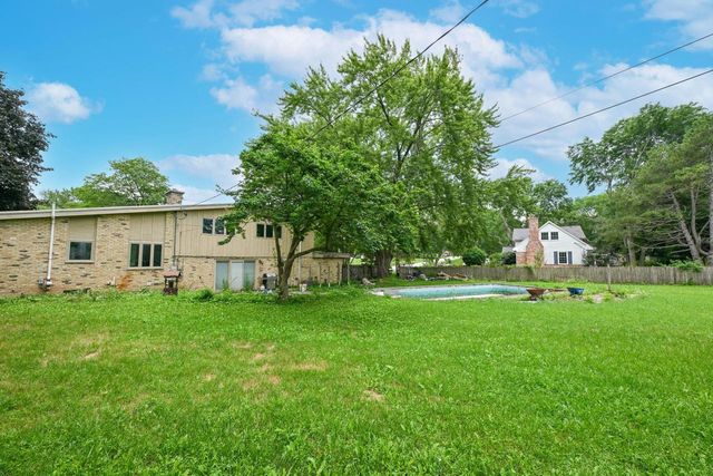 W154N8105 Elm LANE, Menomonee Falls, WI 53051