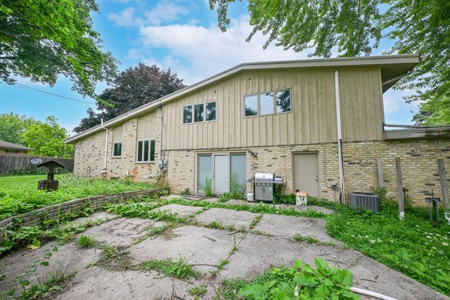 W154N8105 Elm LANE, Menomonee Falls, WI 53051