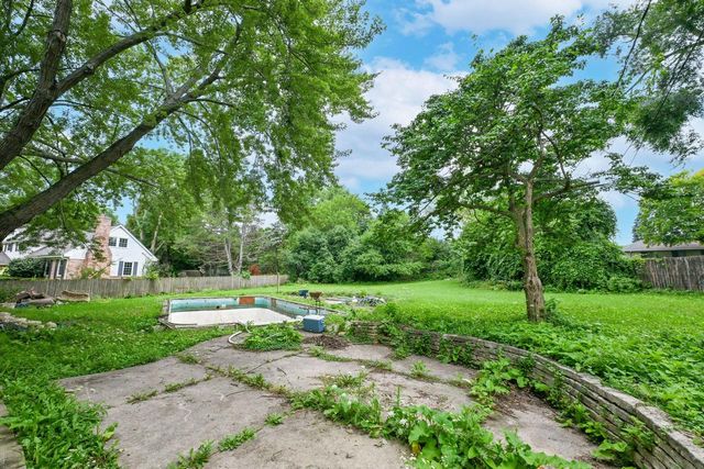 W154N8105 Elm LANE, Menomonee Falls, WI 53051