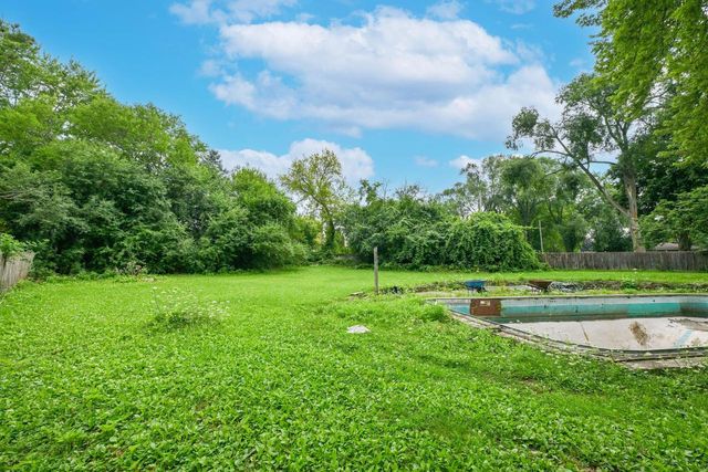 W154N8105 Elm LANE, Menomonee Falls, WI 53051