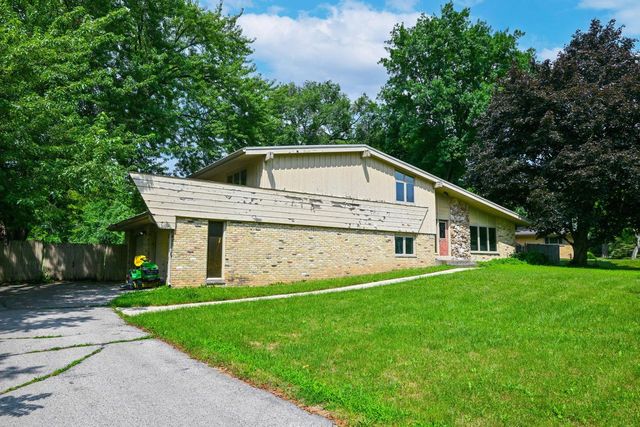 W154N8105 Elm LANE, Menomonee Falls, WI 53051