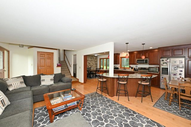 W154N8105 Elm LANE, Menomonee Falls, WI 53051