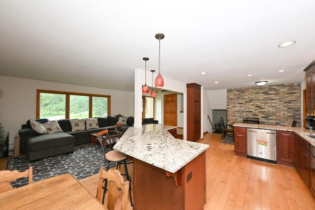 W154N8105 Elm LANE, Menomonee Falls, WI 53051