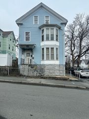 73 Linden, New Bedford, MA 02740