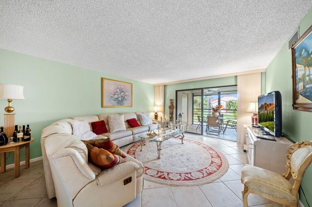 5306 Cedar Lake Drive 203, Boynton Beach, FL 33437