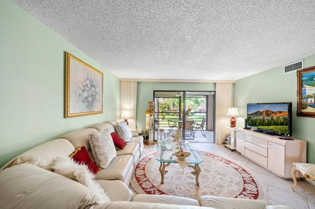 5306 Cedar Lake Drive 203, Boynton Beach, FL 33437