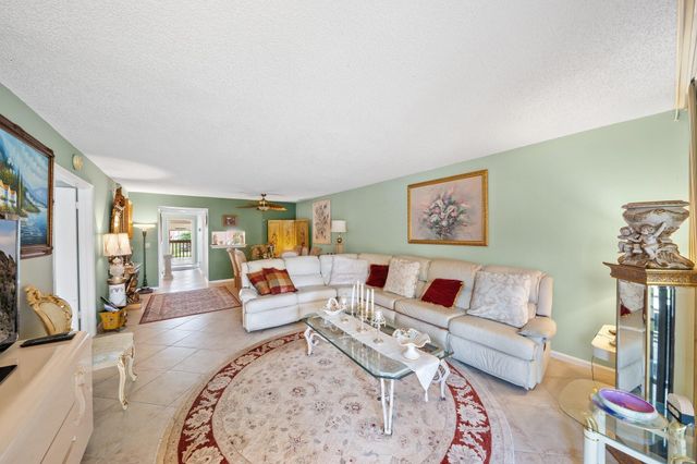 5306 Cedar Lake Drive 203, Boynton Beach, FL 33437