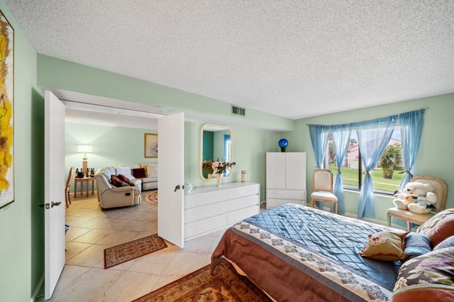 5306 Cedar Lake Drive 203, Boynton Beach, FL 33437