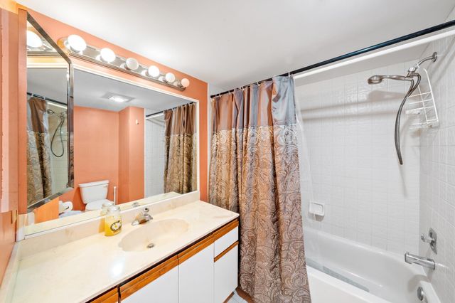 5306 Cedar Lake Drive 203, Boynton Beach, FL 33437