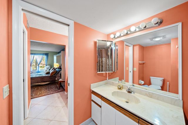 5306 Cedar Lake Drive 203, Boynton Beach, FL 33437