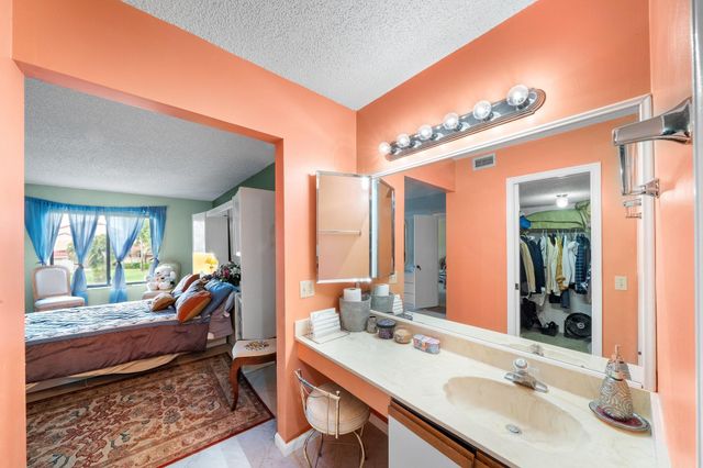 5306 Cedar Lake Drive 203, Boynton Beach, FL 33437