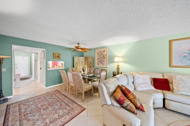 5306 Cedar Lake Drive 203, Boynton Beach, FL 33437