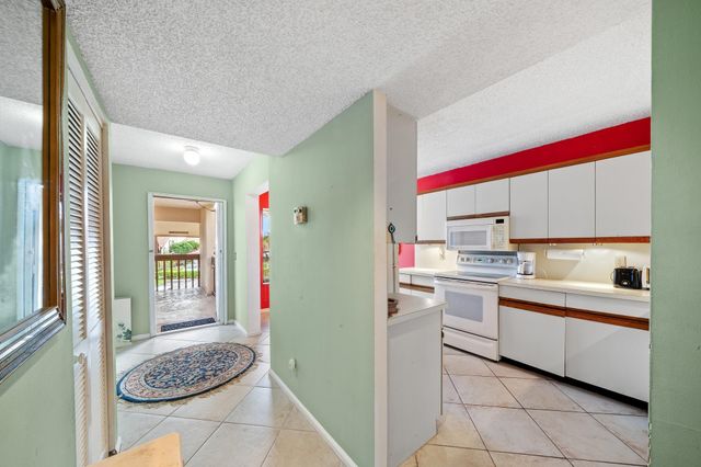 5306 Cedar Lake Drive 203, Boynton Beach, FL 33437