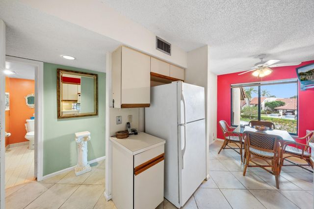 5306 Cedar Lake Drive 203, Boynton Beach, FL 33437