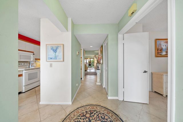 5306 Cedar Lake Drive 203, Boynton Beach, FL 33437