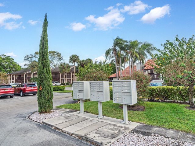 5306 Cedar Lake Drive 203, Boynton Beach, FL 33437