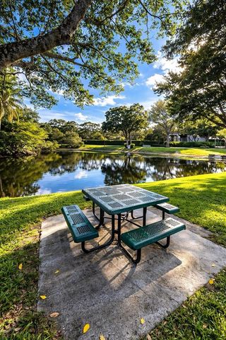 5306 Cedar Lake Drive 203, Boynton Beach, FL 33437