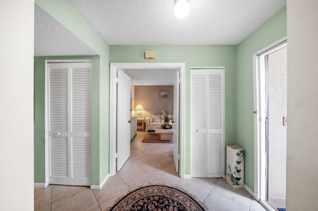 5306 Cedar Lake Drive 203, Boynton Beach, FL 33437