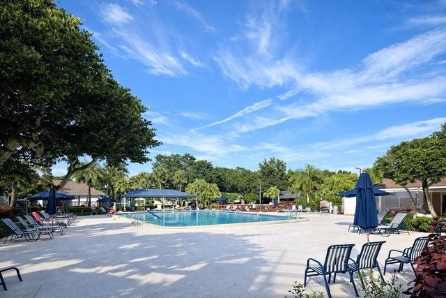 5306 Cedar Lake Drive 203, Boynton Beach, FL 33437