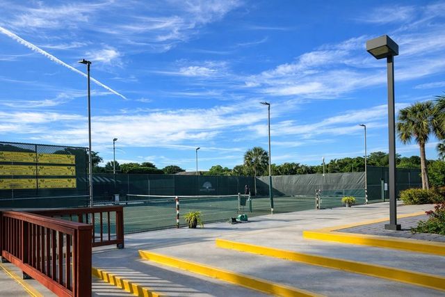 5306 Cedar Lake Drive 203, Boynton Beach, FL 33437