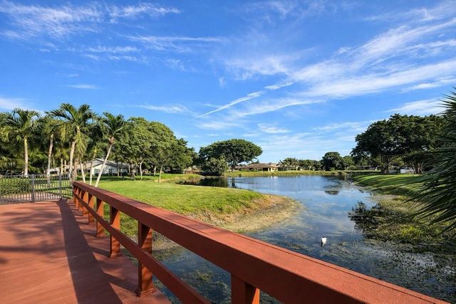 5306 Cedar Lake Drive 203, Boynton Beach, FL 33437