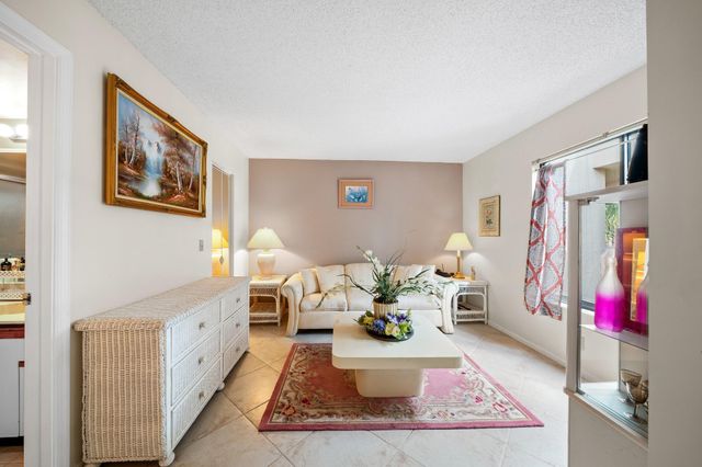 5306 Cedar Lake Drive 203, Boynton Beach, FL 33437