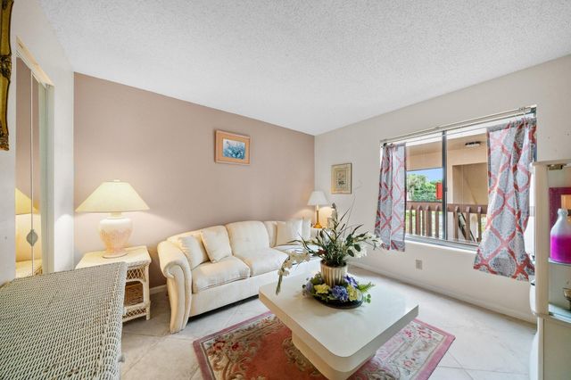 5306 Cedar Lake Drive 203, Boynton Beach, FL 33437