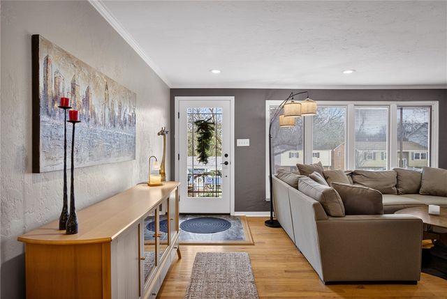 821 Bethany Dr, Mt Lebanon, PA 15243