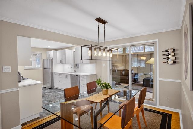 821 Bethany Dr, Mt Lebanon, PA 15243