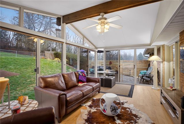 821 Bethany Dr, Mt Lebanon, PA 15243