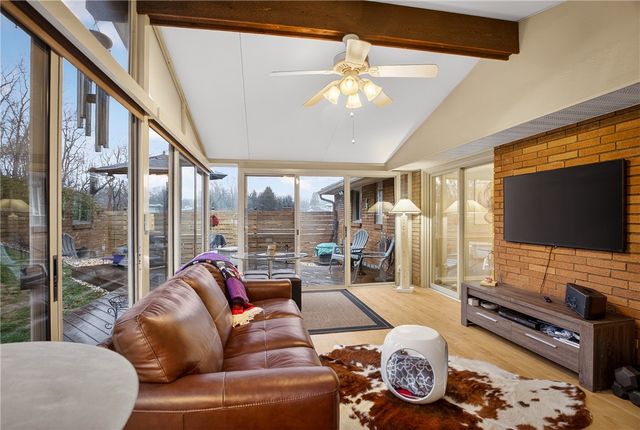 821 Bethany Dr, Mt Lebanon, PA 15243