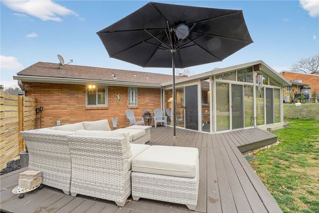 821 Bethany Dr, Mt Lebanon, PA 15243