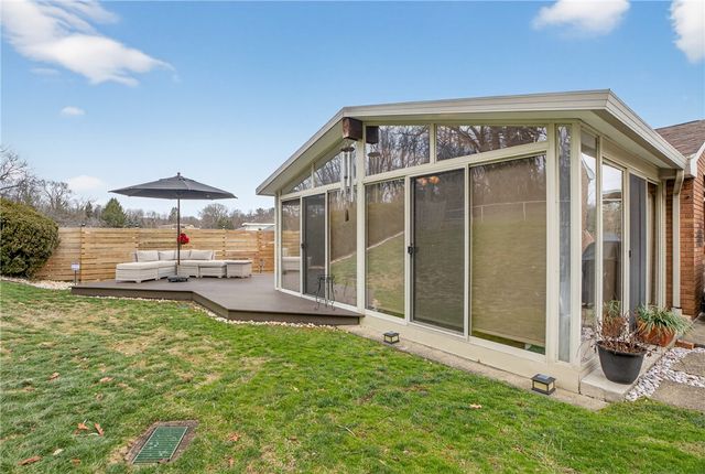 821 Bethany Dr, Mt Lebanon, PA 15243