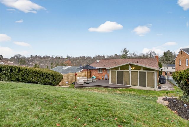 821 Bethany Dr, Mt Lebanon, PA 15243