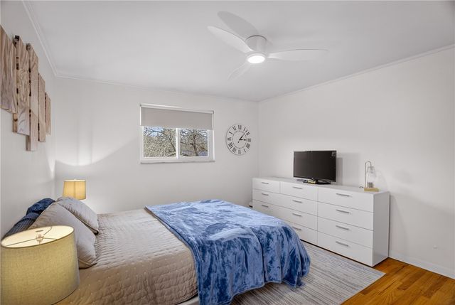 821 Bethany Dr, Mt Lebanon, PA 15243