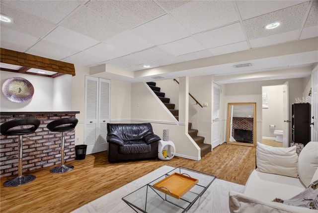 821 Bethany Dr, Mt Lebanon, PA 15243