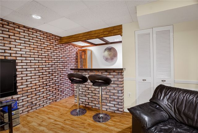 821 Bethany Dr, Mt Lebanon, PA 15243