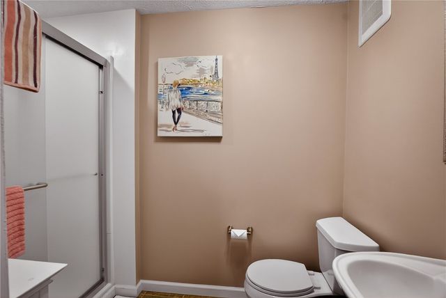 821 Bethany Dr, Mt Lebanon, PA 15243